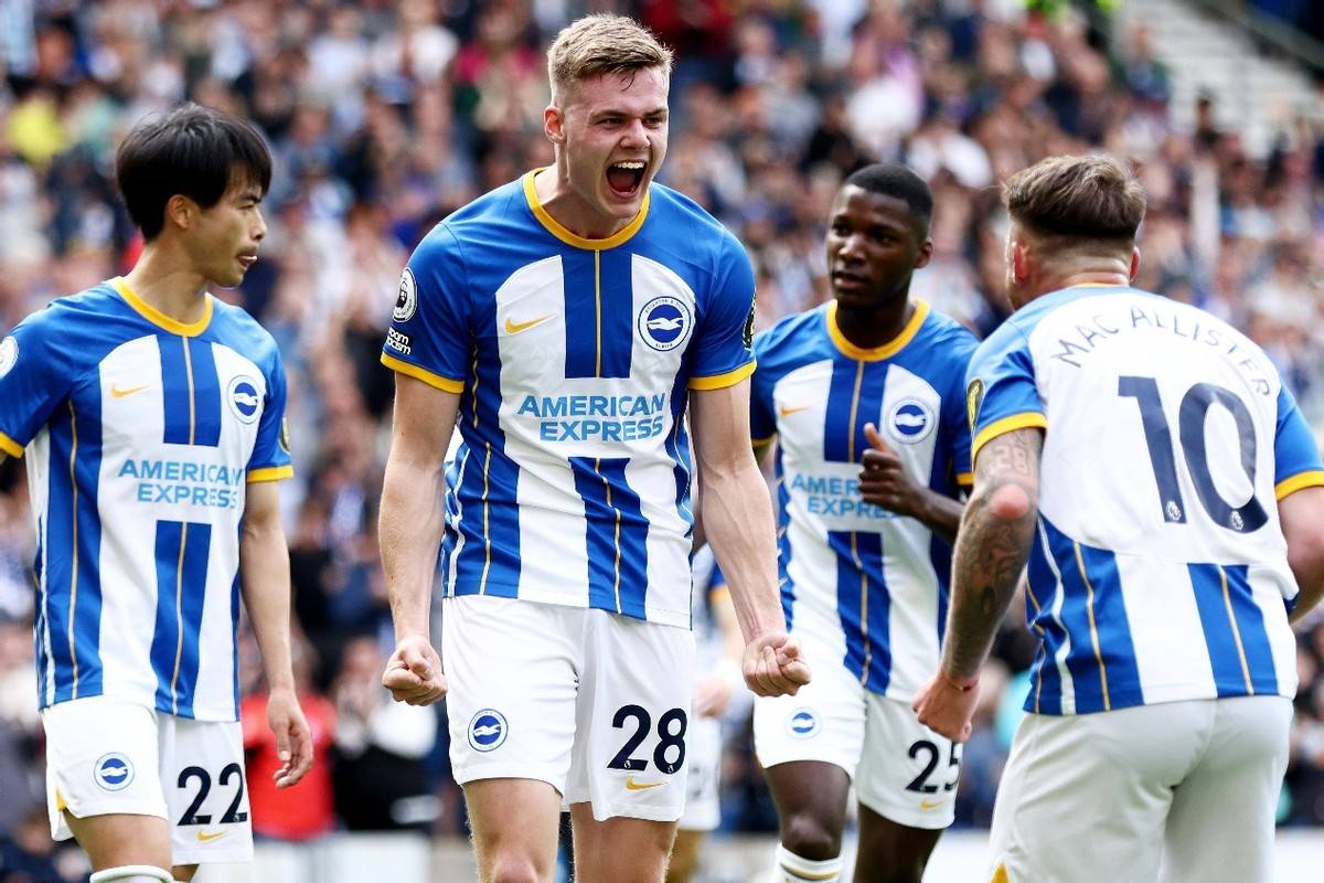 利物浦主场轻取布莱顿,保持领跑优势 利物浦主场轻取布莱顿,保持领跑优势