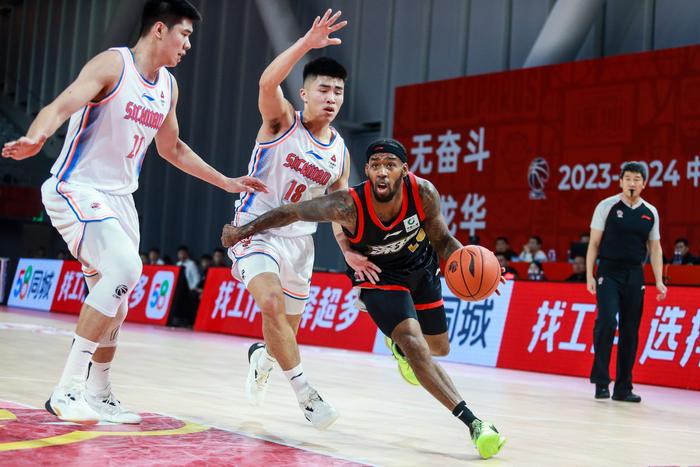 新疆天山雪狼击败深圳马可波罗,排名升高的简单介绍 新疆天山雪狼击败深圳马可波罗,排名升高的简单介绍