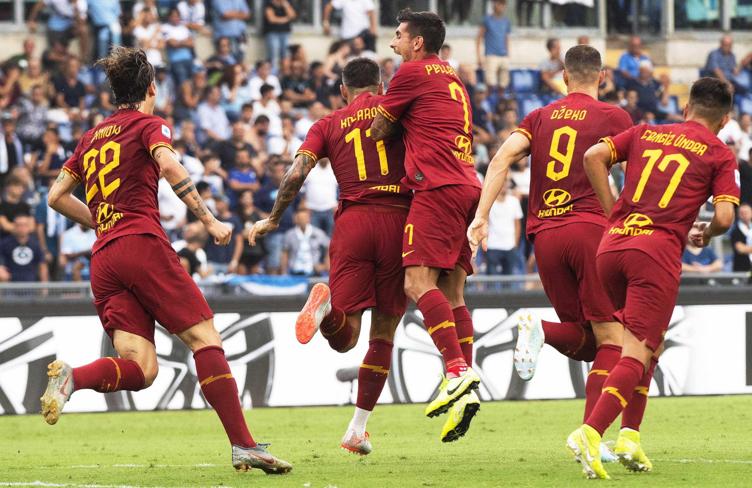 尤文图斯冲击AC米兰,争夺胜利 尤文图斯冲击AC米兰,争夺胜利