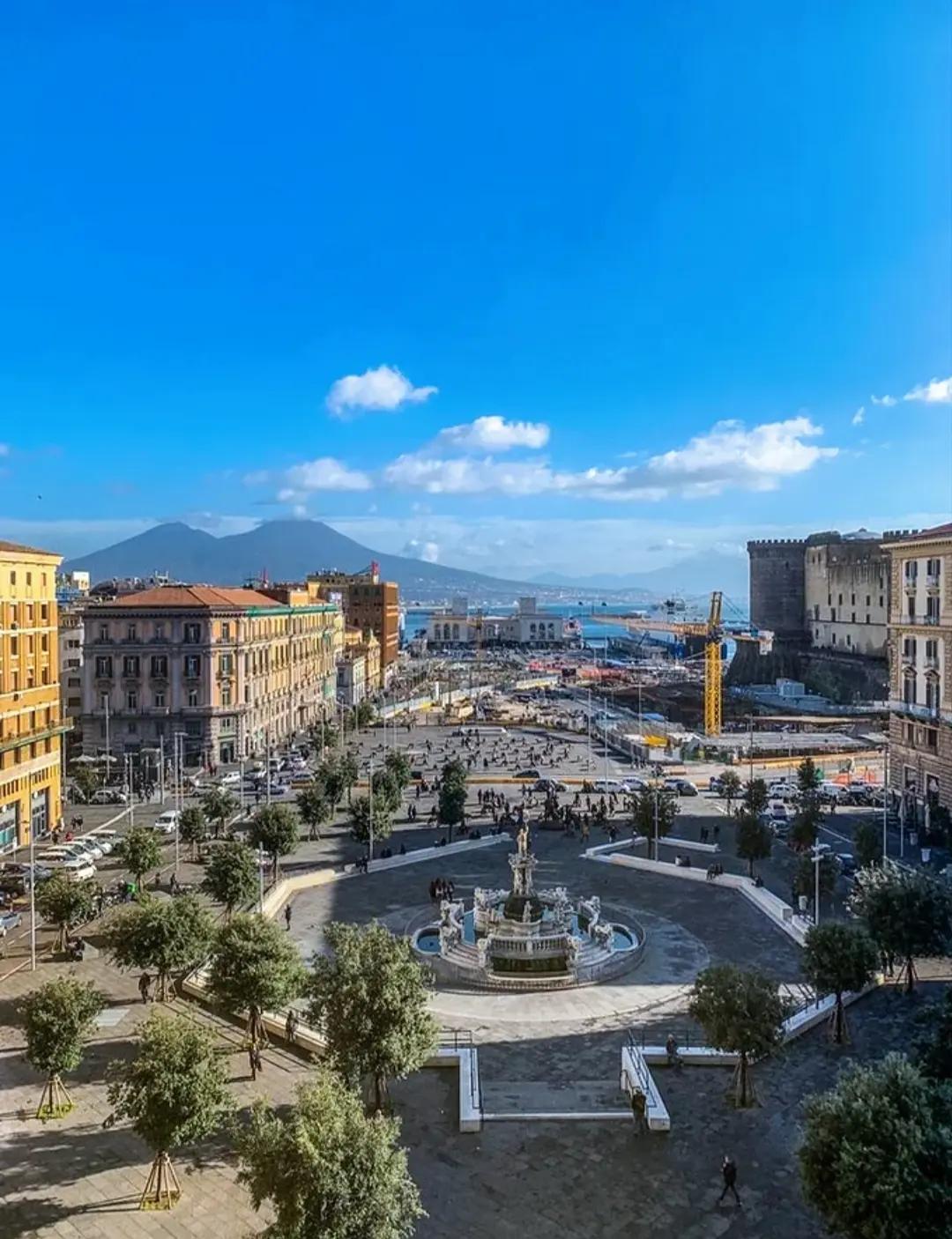 那不勒斯举办国际美食节,展示当地特色美食和饮品的简单介绍