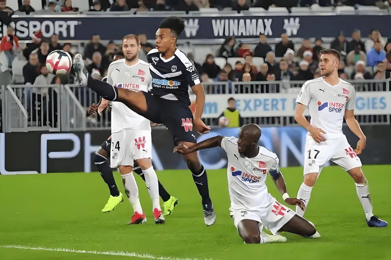 特鲁瓦主场掀翻对手,获得胜利 特鲁瓦主场掀翻对手,获得胜利