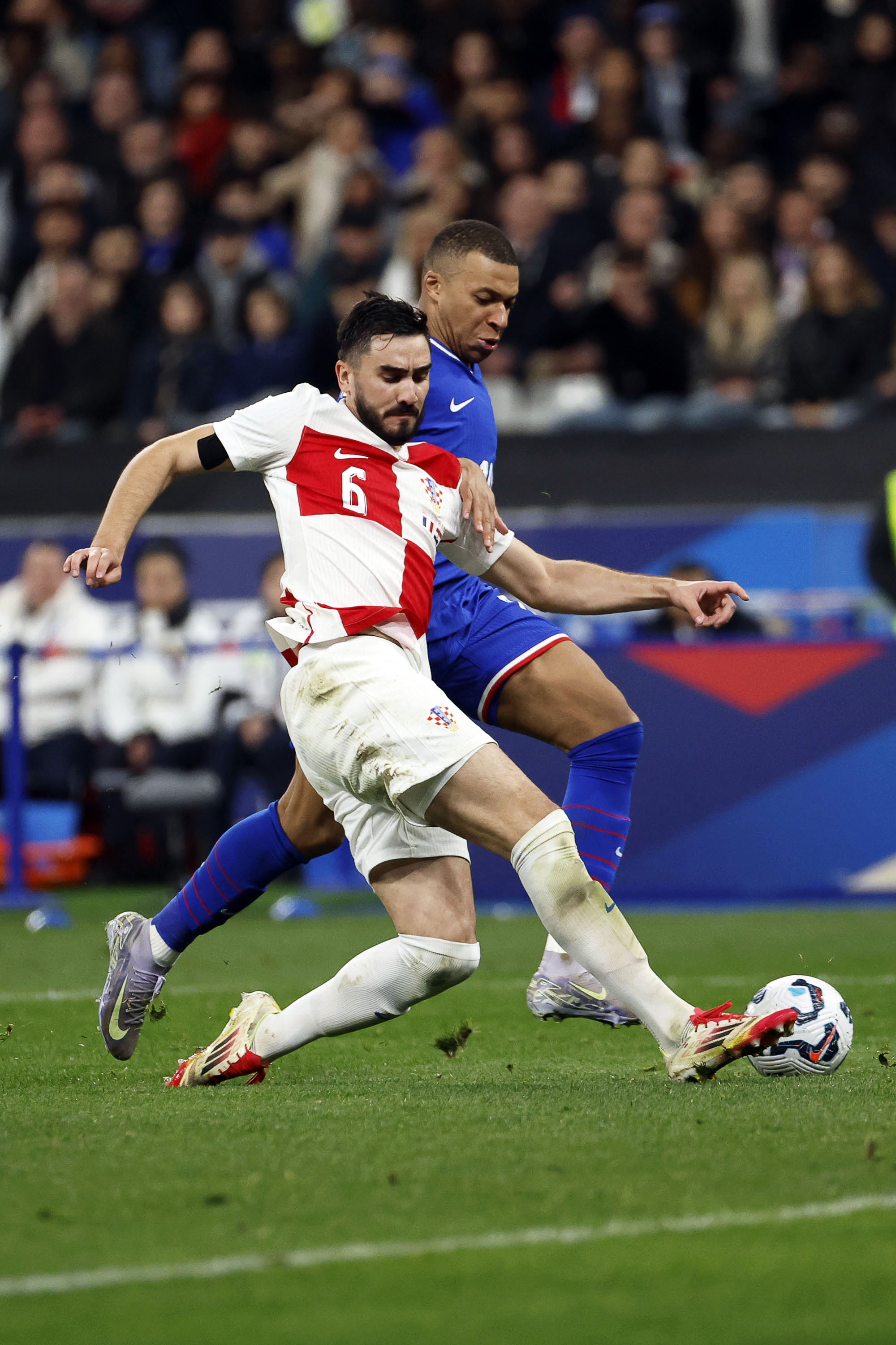 关于欧国联比赛：球队表现抢眼，打破常规的信息