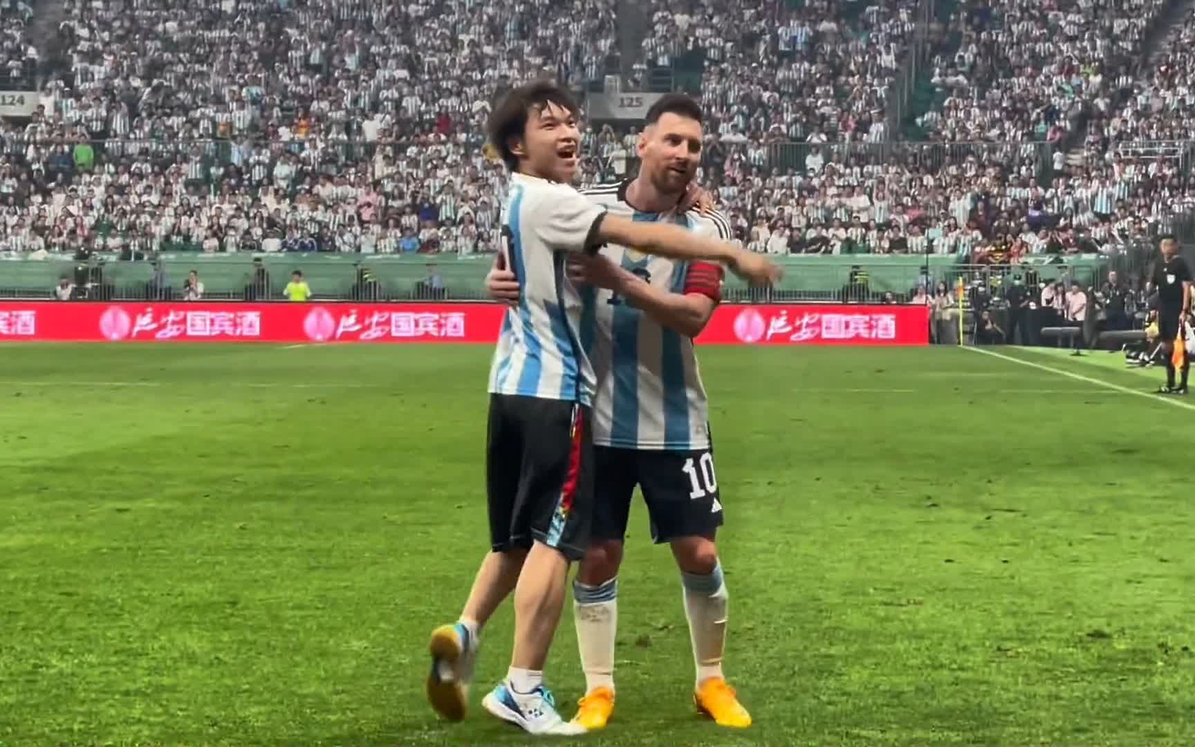 一场紧张的角逐为球迷们带来了激动人心的时刻的简单介绍 一场紧张的角逐为球迷们带来了激动人心的时刻的简单介绍