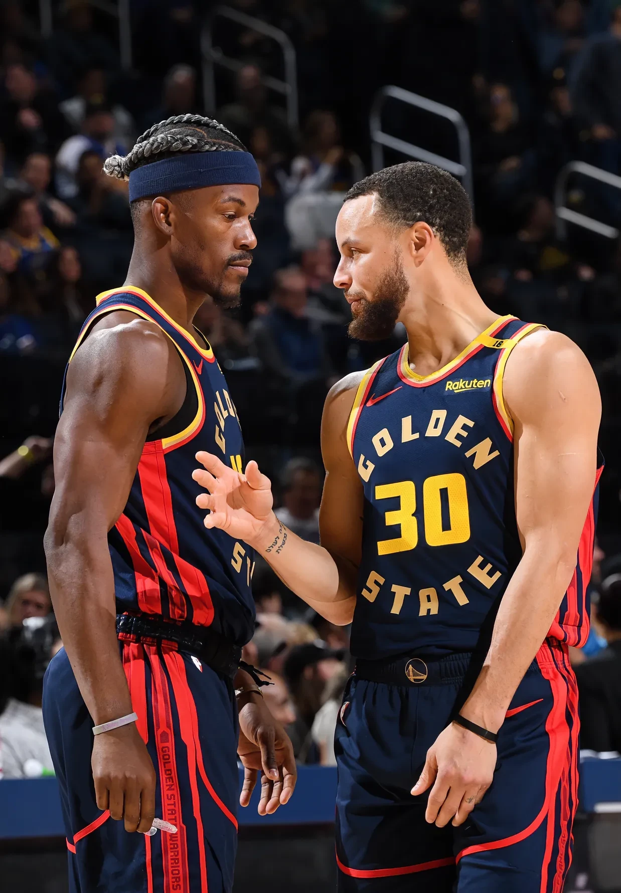 勇士核心球员表现高效，带领球队奏凯而归