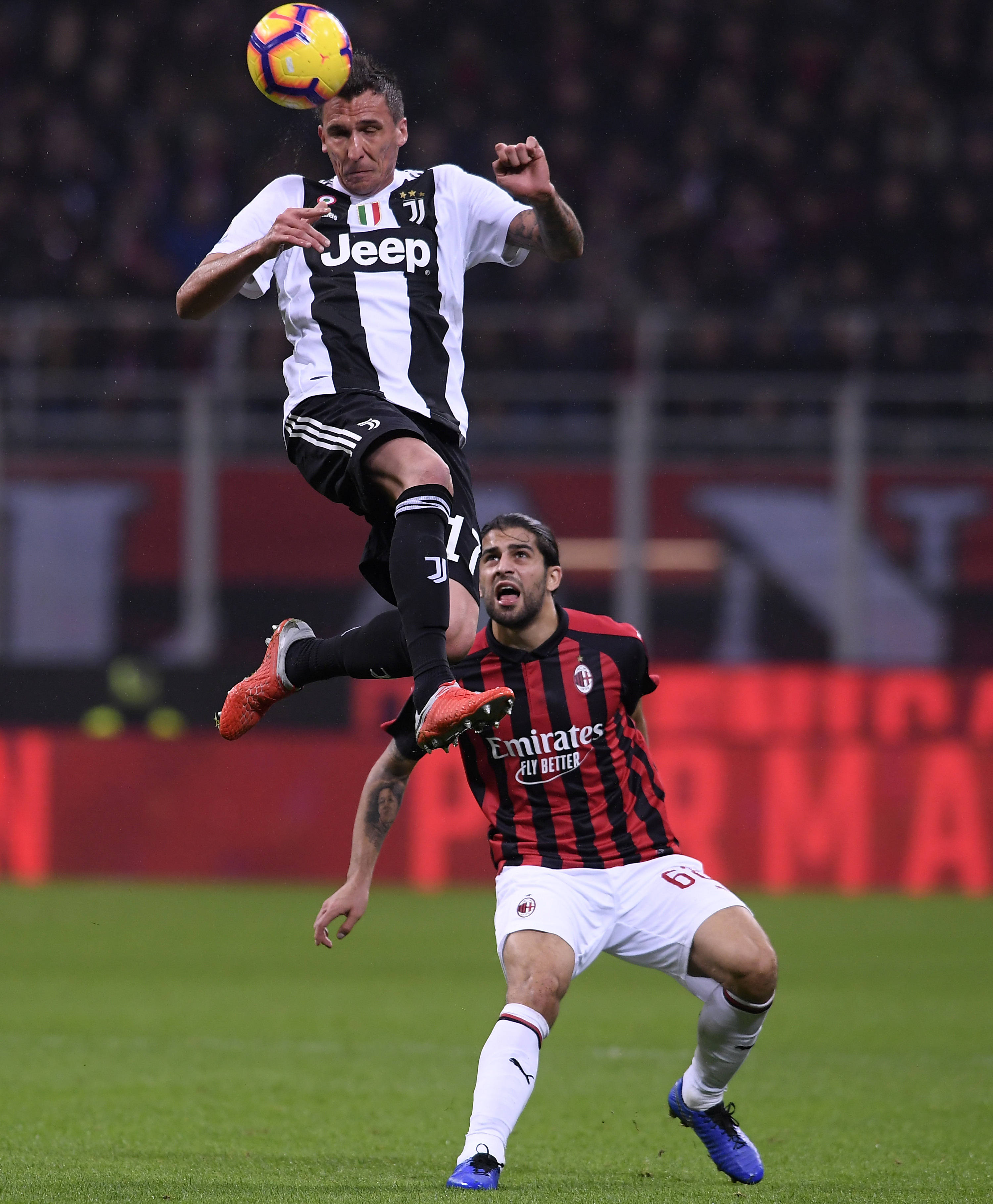 关于尤文图斯与那不勒斯展开较量，胜负难分的信息