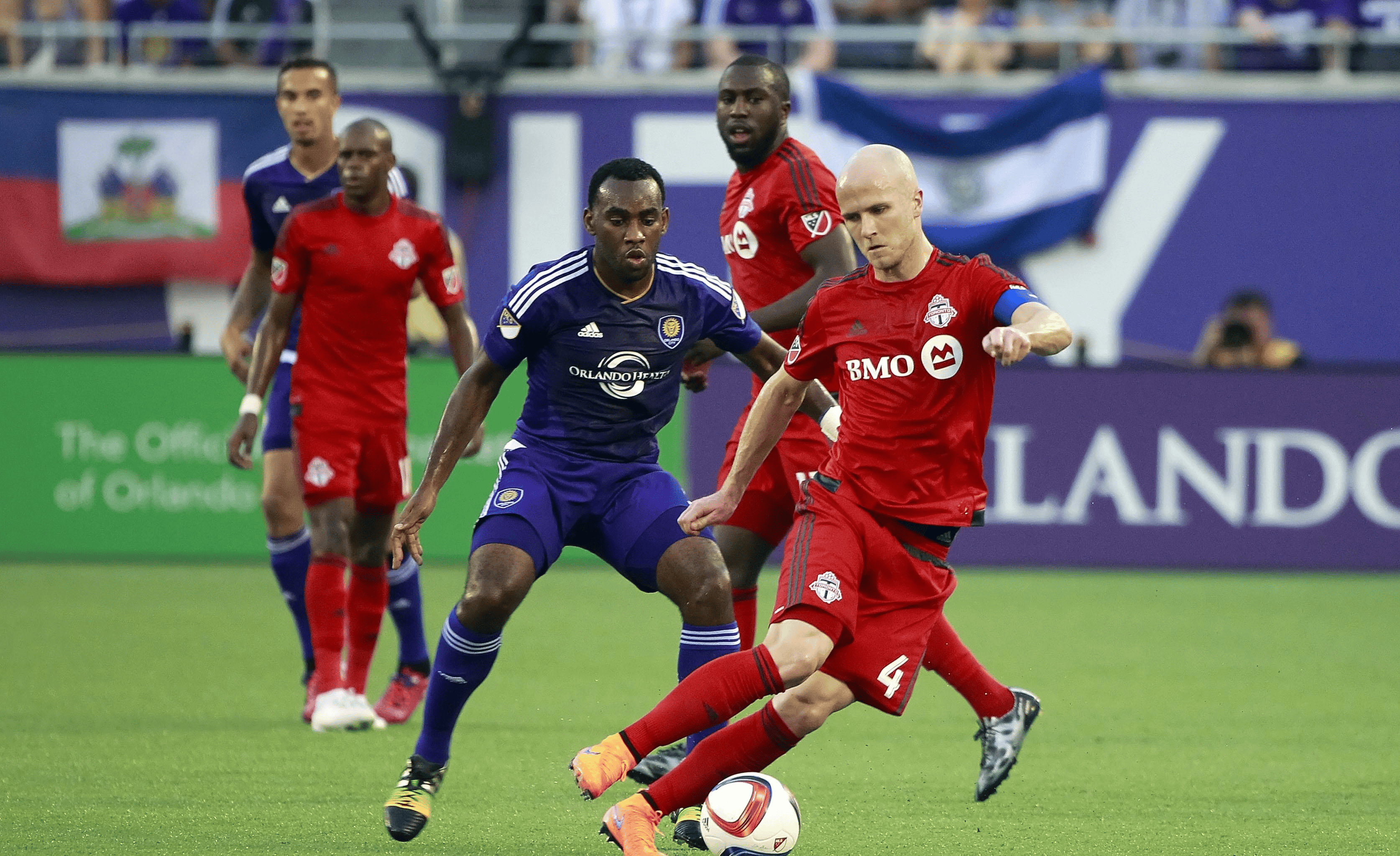 势均力敌的足球比拼,胜负未定 势均力敌的足球比拼,胜负未定