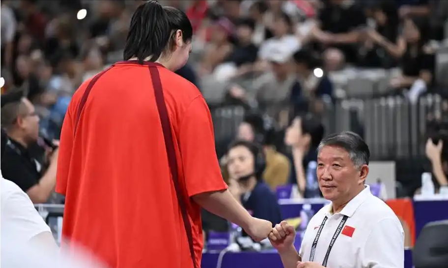 逆转胜利，东亚队晋级半决赛