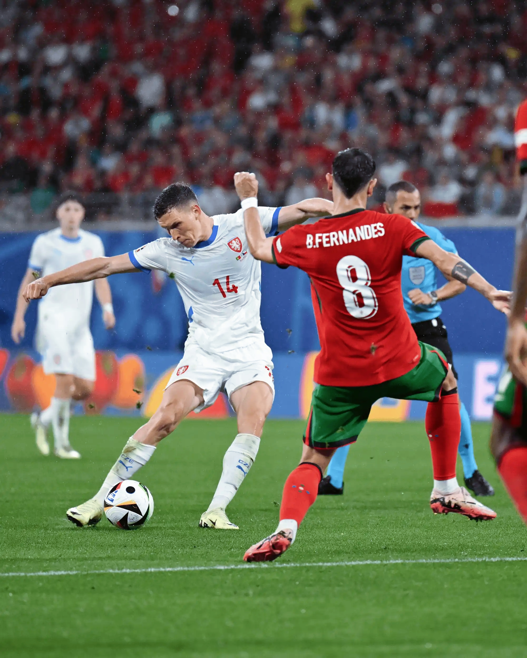 欧洲杯预选赛开展倒计时，强队集结备战的简单介绍